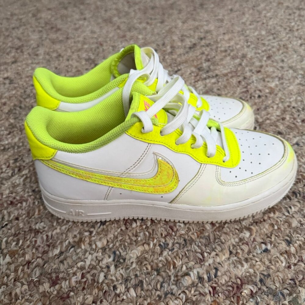 Nike Air Force 1 LV8 GS Volt Gradient Swoosh White Size 6.5Y (Women's 8)